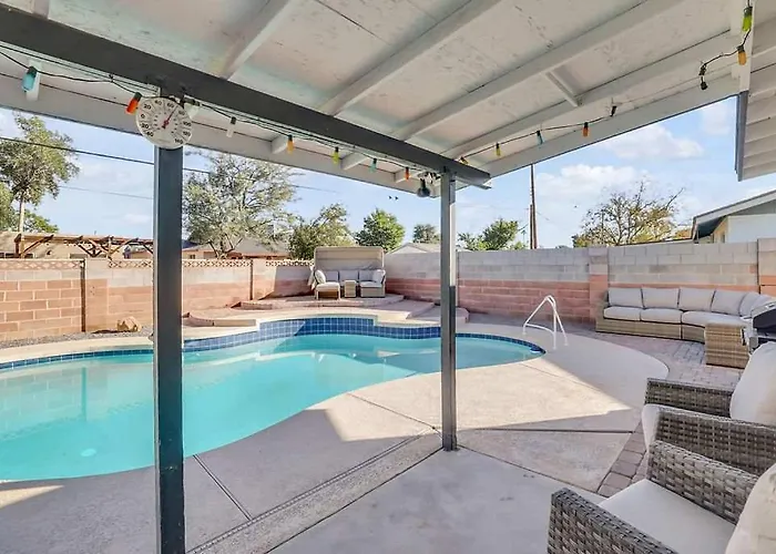 Сasa de vacaciones Retreat With Pool Hidden